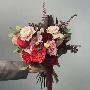 Свадебный букет невесты в оттенке марсала