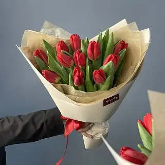 Букет из 11 красных тюльпанов