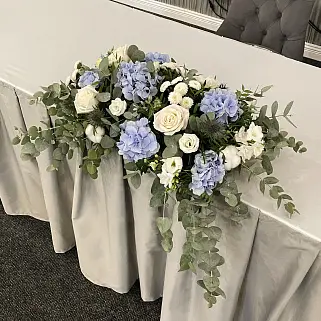 Голубая композиция для президиума