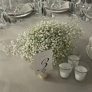 Композиция на стол гостей из гипсофилы