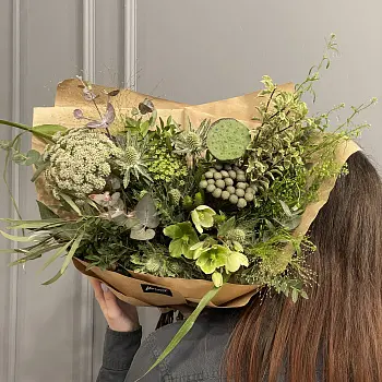 Сборный букет Зеленый в крафте M