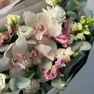 Сборный букет Совершенство M