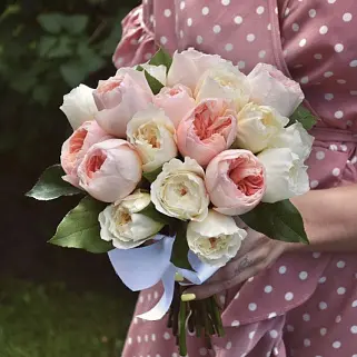 Свадебный букет невесты из пионовидных роз