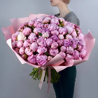 Букет из 101 розового пиона