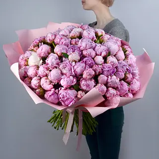 Букет из 101 розового пиона