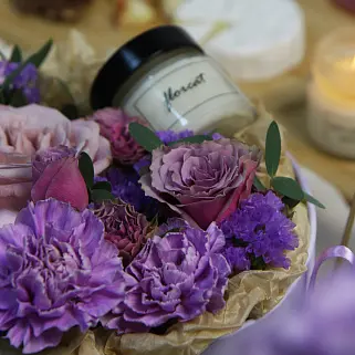 Цветочная композиция со свечой Purple L