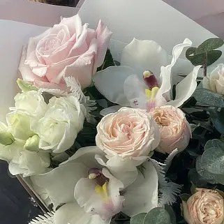 Сборный букет Bloom S