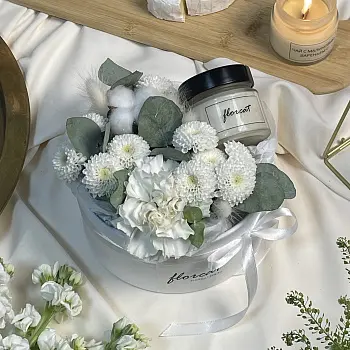 Цветочная композиция со свечой White S