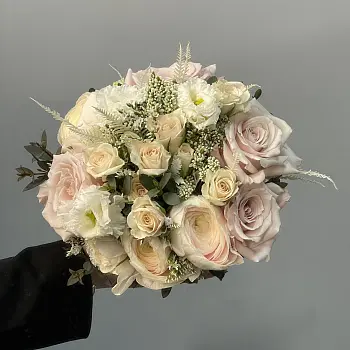 Нежный классический свадебный букет невесты