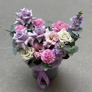 Букет в шляпной коробке Пурпур M