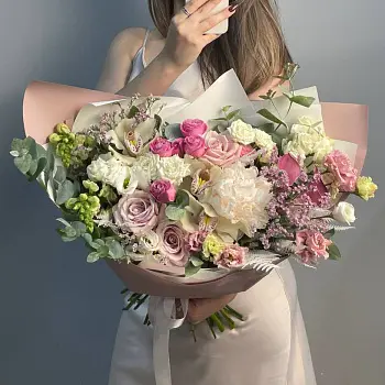 Сборный букет Блум M