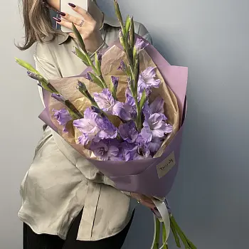 Букет из 5 лиловых гладиолусов