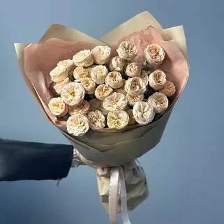 Букет из 5 кустовых пионовидных роз Gentle Trendsetter