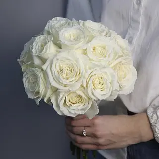 Свадебный букет невесты из 15 роз Playa Blanca