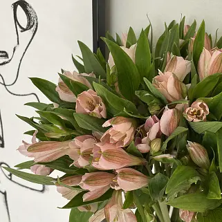 Интерьерный букет из 7 розовых альстромерий