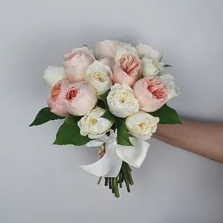 Свадебный букет невесты из пионовидных роз