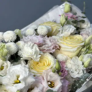 Нежный весенний сборный букет