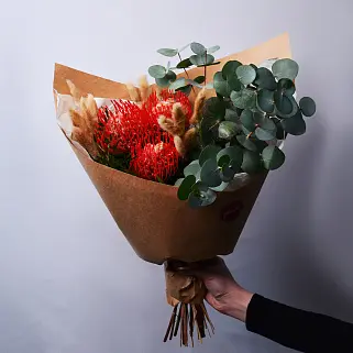 Стойкий сборный букет с нутаном