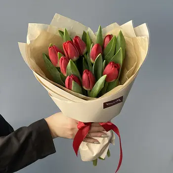 Букет из 9 красных тюльпанов