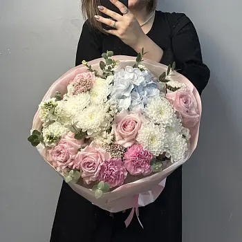 Сборный букет Весеннее небо M