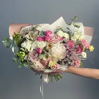 Сборный букет Блум M