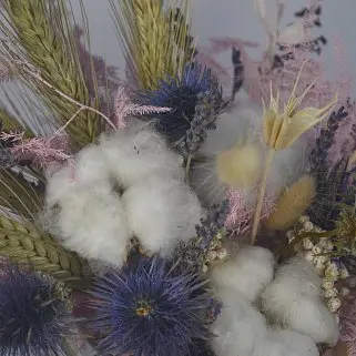 Композиция сухоцветов в ведерке