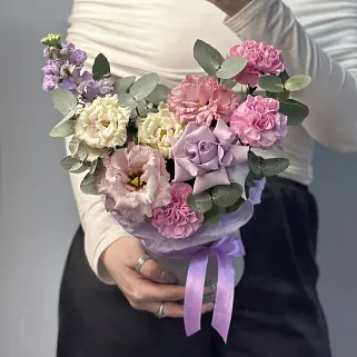 Букет в шляпной коробке Purple Dream S
