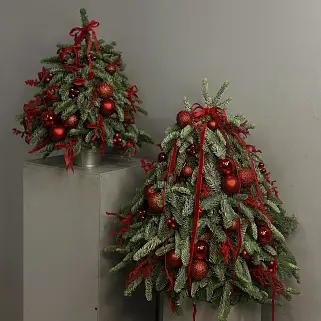 Ёлочка с алым декором S