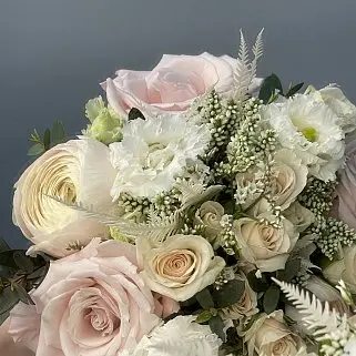 Нежный классический свадебный букет невесты