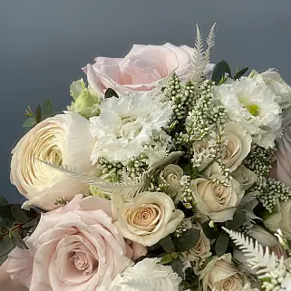 Нежный классический свадебный букет невесты