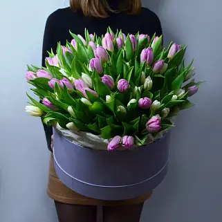 Букет из 101 тюльпана в шляпной коробке