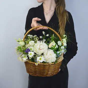 Корзина полевых цветов