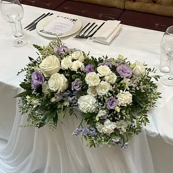 Лиловая композиция для президиума