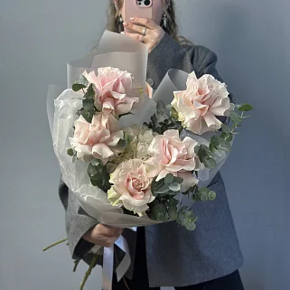 Дуо-букет французских роз Mondial и гортензий S