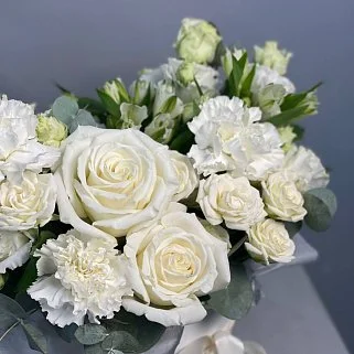 Букет в шляпной коробке Вайт бокс M