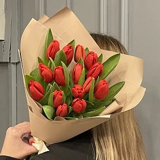 Букет из 15 красных тюльпанов