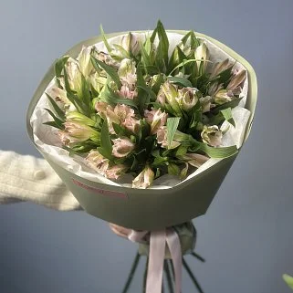 Букет из 9 розовых альстромерий