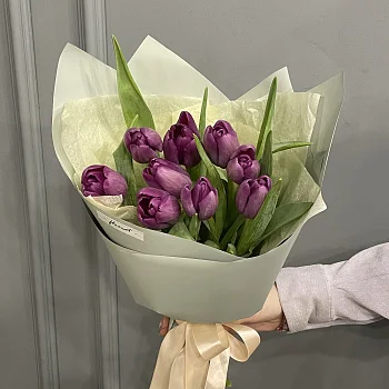 Букет из 9 фиолетовых тюльпанов