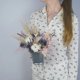 Композиция сухоцветов в ведерке