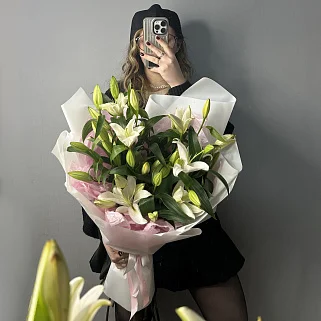 Букет из 9 белых лилий