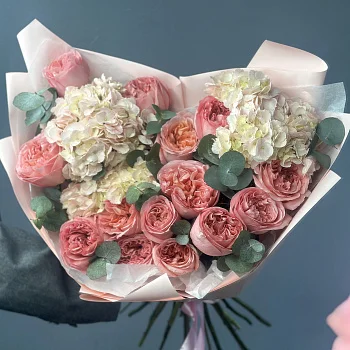 Дуо-букет пионовидных роз Pink Expression и гортензий L