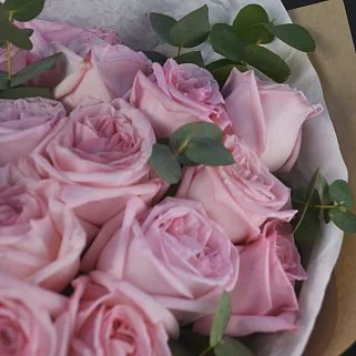 Букет пионовидных роз Pink O'Hara и эвкалипта M