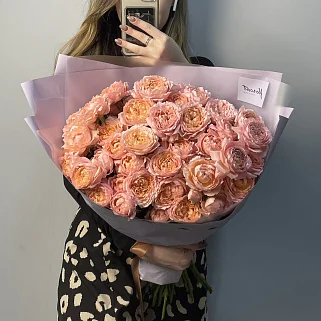 Букет из 15 кустовых пионовидных роз Juliet
