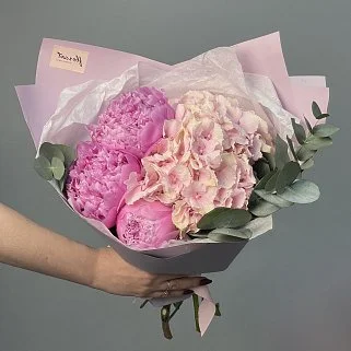 Букет гортензии и пионов Пинк