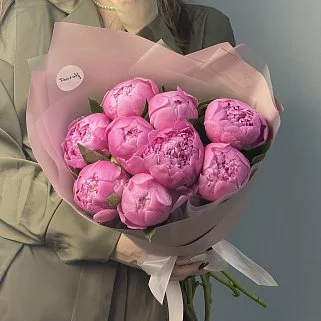 Букет из 9 ярко-розовых пионов