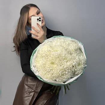 Букет из 15 белых хризантем