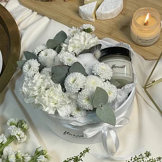 Цветочная композиция со свечой Вайт M