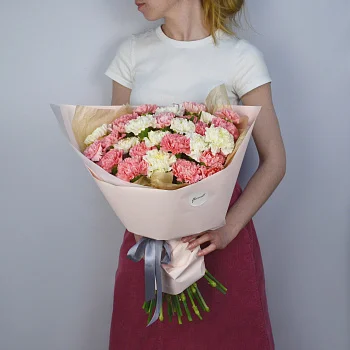 Букет из 35 белых и розовых диантусов