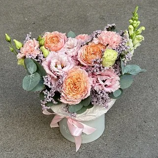 Букет в шляпной коробке Розовое кружево S