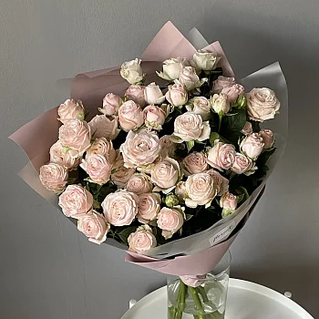 Букет из 7 кустовых пионовидных роз Bombastic